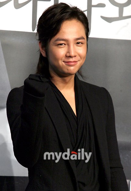 [MD포토] 장근석 '새로운 모습으로 돌아왔어요' : 네이트 연예