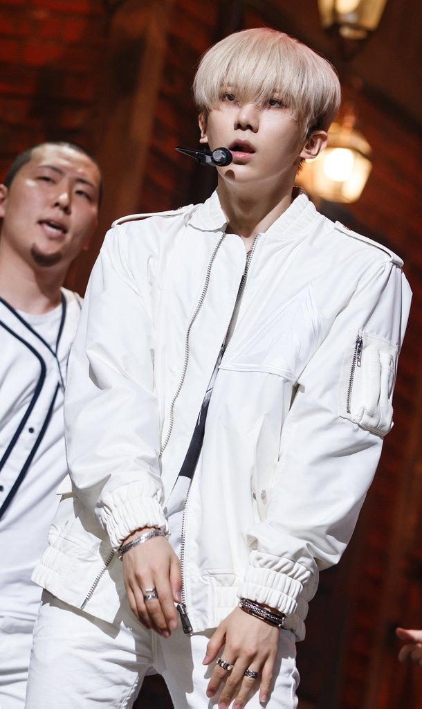 [MD포토] 비스트 장현승, '오늘은 솔로에요' : 네이트 연예