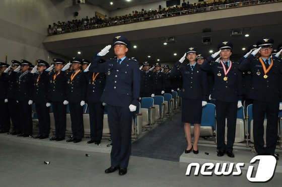 우리 영공 수호할 공군 장교 430명 탄생 : 네이트 뉴스