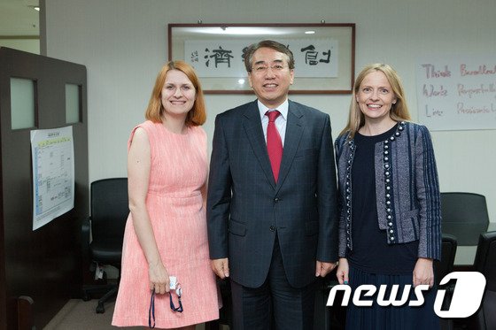 미래부 찾은 수잔 포인터-사라 드링크워터 : 네이트 뉴스