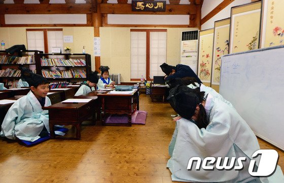 설날 앞두고 큰절 연습하는 아이들 : 네이트 뉴스