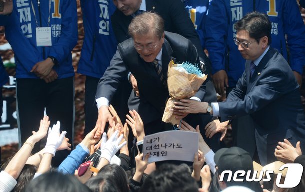 문재인 '시민들과 교감' : 네이트 뉴스
