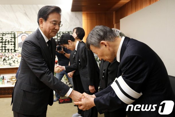 홍석현 회장 '故 노회찬 의원 빈소 조문' : 네이트 뉴스