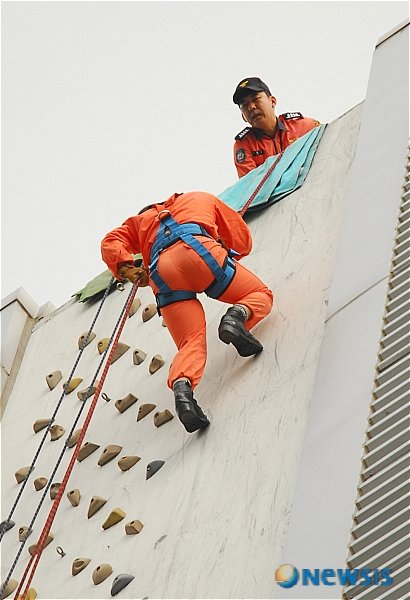 용산소방서, 로프하강훈련 실시 : 네이트 뉴스