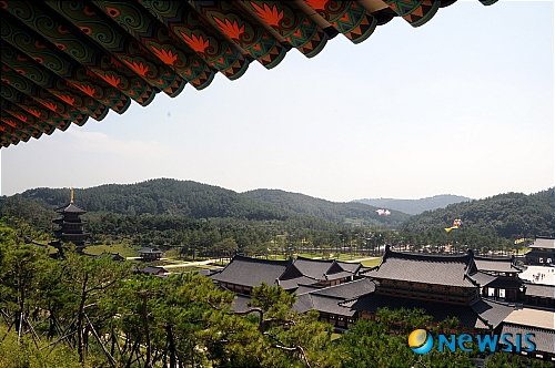 [대백제전]17년 대역사로 되살아난 1400년전 백제왕궁 : 네이트 뉴스