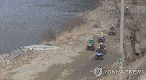 면허없이 술 마시고 사륜 오토바이 탄 60대 불구속 입건 : 네이트 뉴스 면허없이 술 마시고 사륜 오토바이 탄 60대 불구속 입건 : 네이트 뉴스