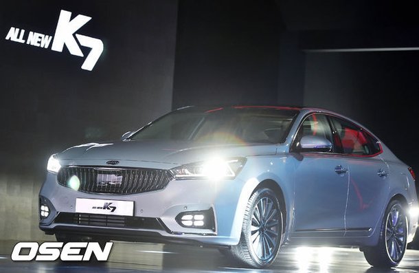 [사진]'웅장한 자태 드러내며 공개된 올 뉴 K7' : 네이트 뉴스