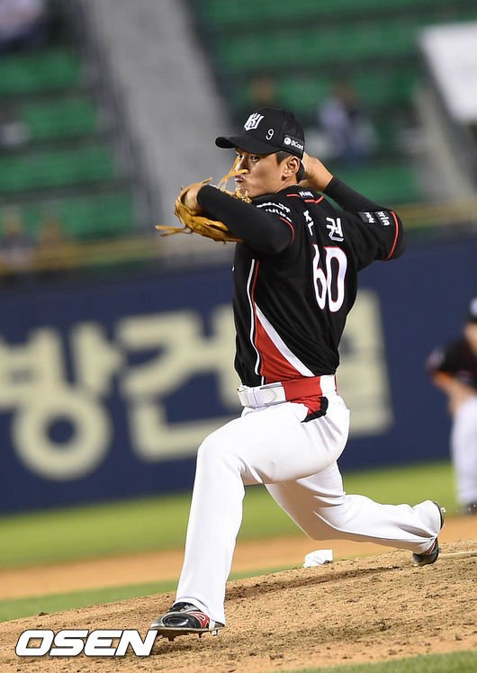 주권, 넥센전 5이닝 5실점…7승 실패 : 네이트 스포츠