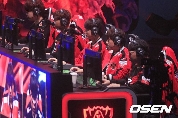 [롤드컵] '또 다시 미러클 대역전극' SKT, RNG 꺾고 사상 첫 3연속 결승 진출 (종합) : 네이트 스포츠