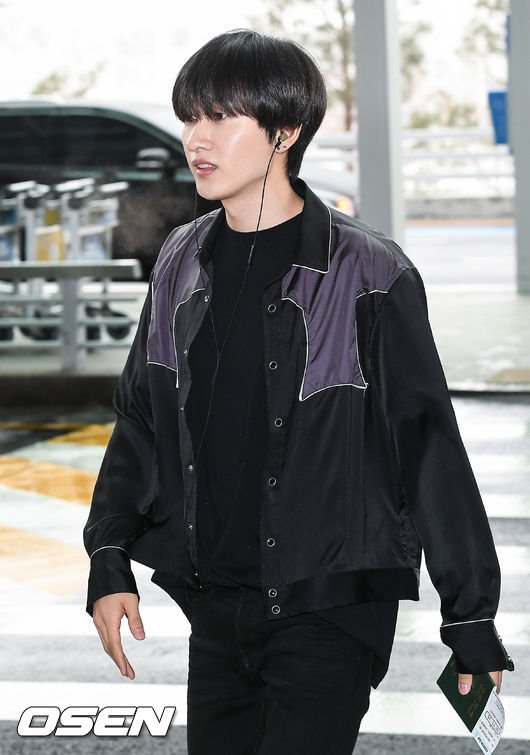 [사진]슈퍼주니어 은혁,'음악 들으며' : 네이트 연예