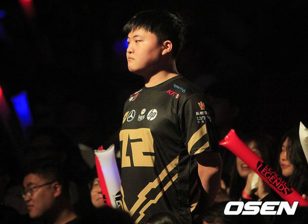 [롤드컵] 흔들리는 우승후보 RNG, 2R 충격의 2연패 : 네이트 스포츠