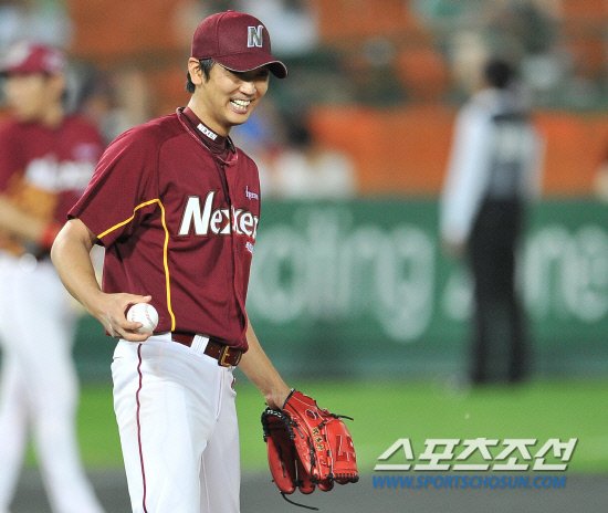 [포토] 함박 웃음 심수창 '오늘 기분 최고에요' : 네이트 스포츠