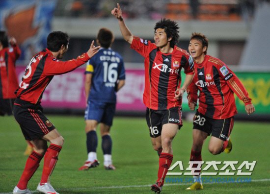 FC서울 하대성 해트트릭, 라이벌의 지축이 흔들렸다 : 네이트 스포츠