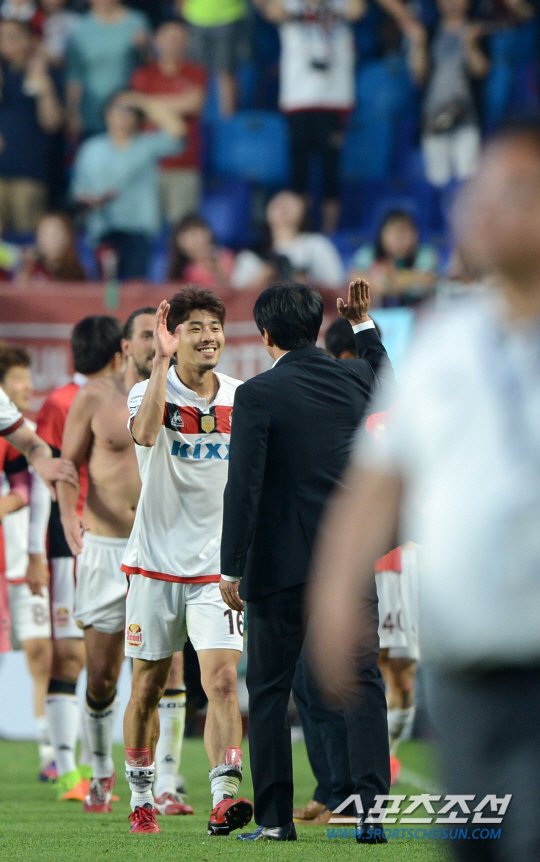 [포토] 하대성, 감독님 기쁘시죠! : 네이트 스포츠