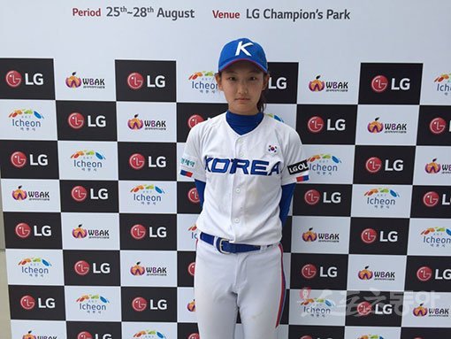 [베이스볼 피플]두 마리 토끼 잡은 女야구대표팀 4번타자 한지윤의 이력서 : 네이트 스포츠