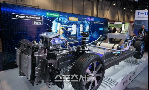 [강헌주기자의 신상털기] 소니 A6000 화이트 Ces 동행기- 과장없는 실물 묘사 '소니 디카' 전통 여전 : 네이트 뉴스