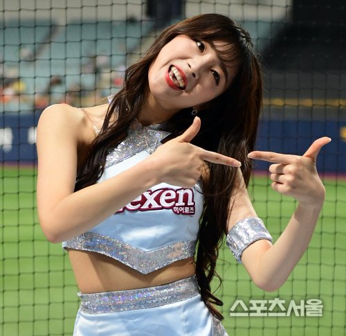 안지현 치어리더 경기장 공연과 활동 사진 35