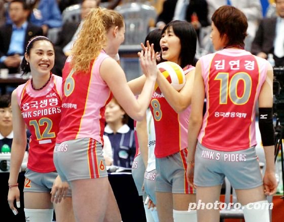 [배구]흥국생명 전민정, '윌킨스 스파이크퀸된거 정말 축하해! : 네이트 스포츠