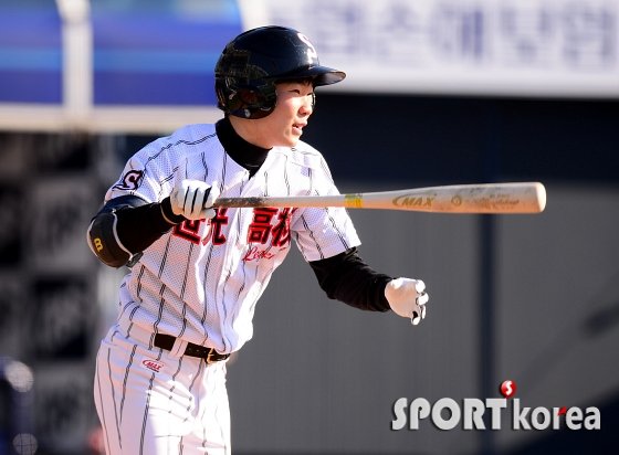 NC 박으뜸 '첫 타석부터 안타~' : 네이트 스포츠