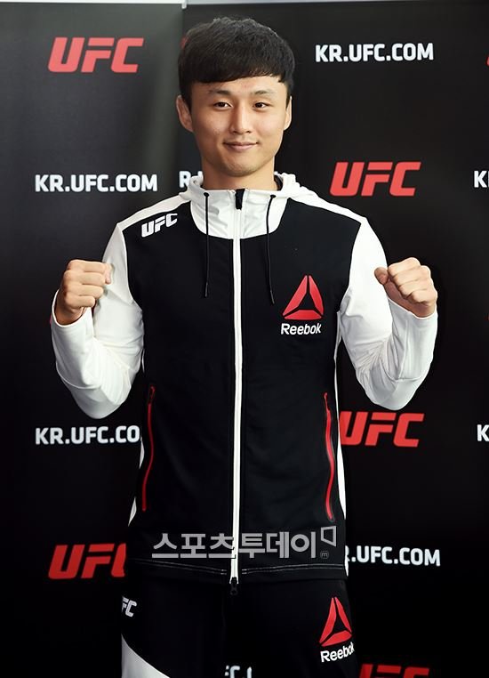 최두호, UFC 챔피언 도전 위한 화려한 막 올랐다 : 네이트 스…