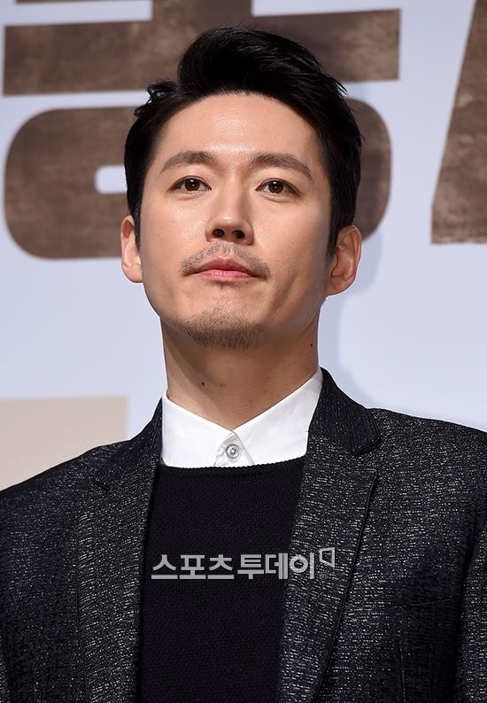 [ST포토]장혁 '조각의 포즈' : 네이트 연예
