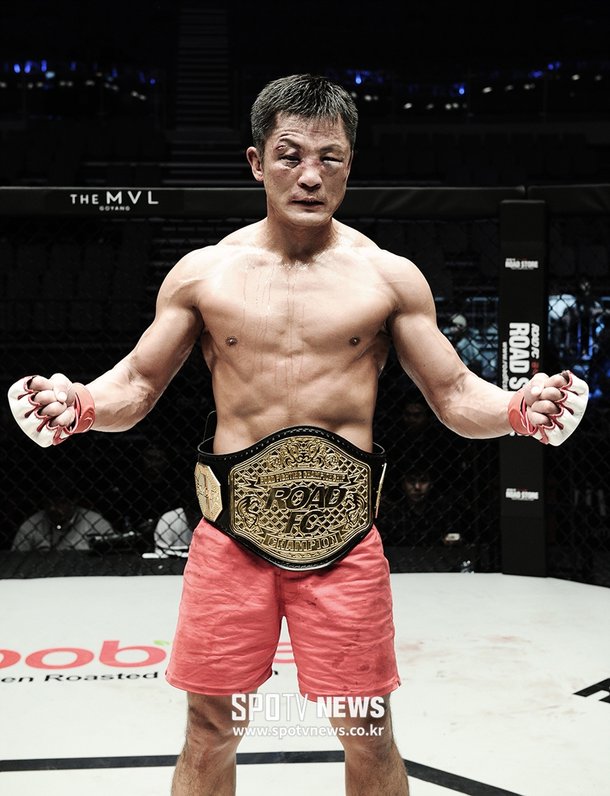 [로드FC] 최영 미들급 잠정 챔피언…남의철·김승연 연패 탈출(종합) : 네이트 스포츠