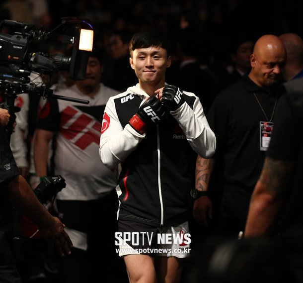 [UFC] 최두호 내년 출전…韓 파이터 2승 6패로 올해 마감 : 네이트 스포츠