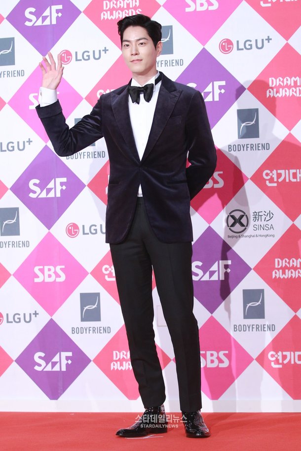 [S포토+] 홍종현, '왕요가 왔다' (2016 SBS 연기대상) : 네이트 뉴스