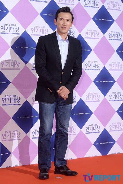 [T포토] 유오성 '캐주얼한 청바지 패션'(KBS 연기대상) | 아이돌24시 : 네이트 연예