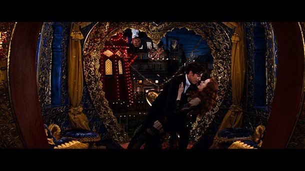 영화 '물랑 루즈', 화려함의 끝을 보여주는 영화…'호평 가득한 관람평' : 네이트 연예 영화 '물랑 루즈', 화려함의 끝을 보여주는 영화…'호평 가득한 관람평' : 네이트 연예