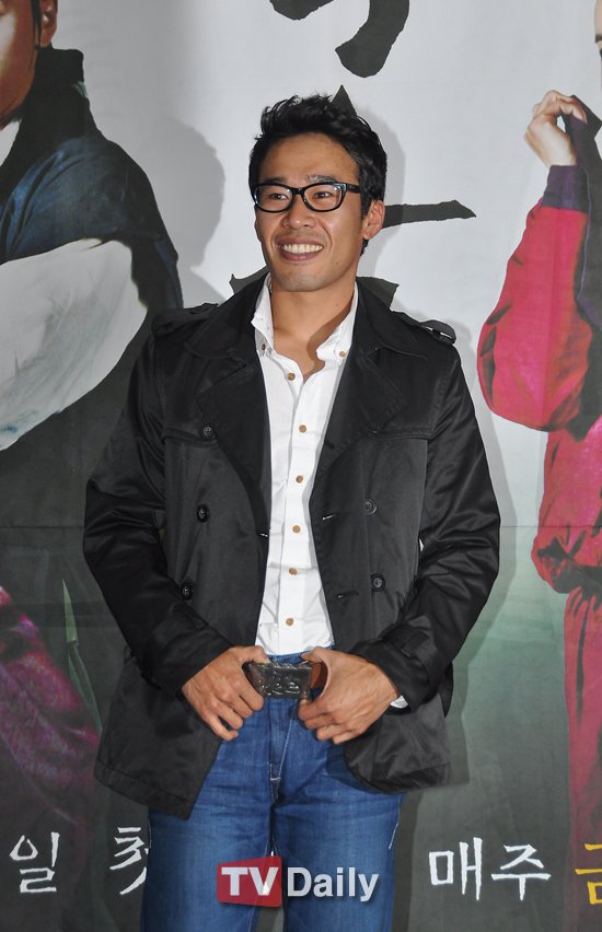 [TD포토] 조상기, '캐주얼한 의상 엣지있네~' : 네이트 연예