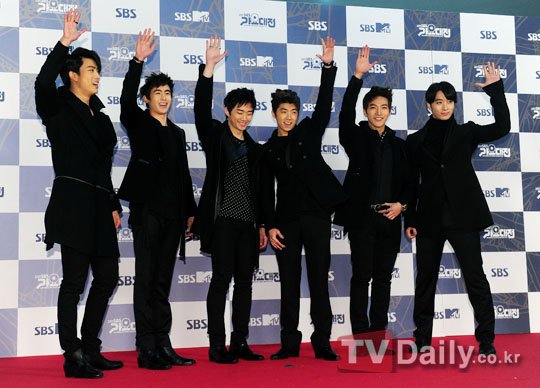 2PM, 中서 정규앨범 발매 '대륙공략 스타트' : 네이트 연예