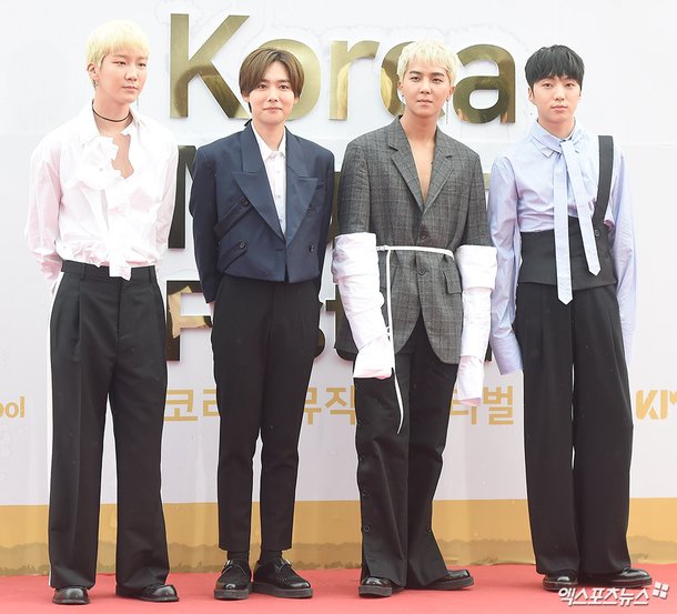 위너, 드디어 '꽃보다 청춘' 떠났다…연말 방송 예정 (공식입장) : 네이트 연예