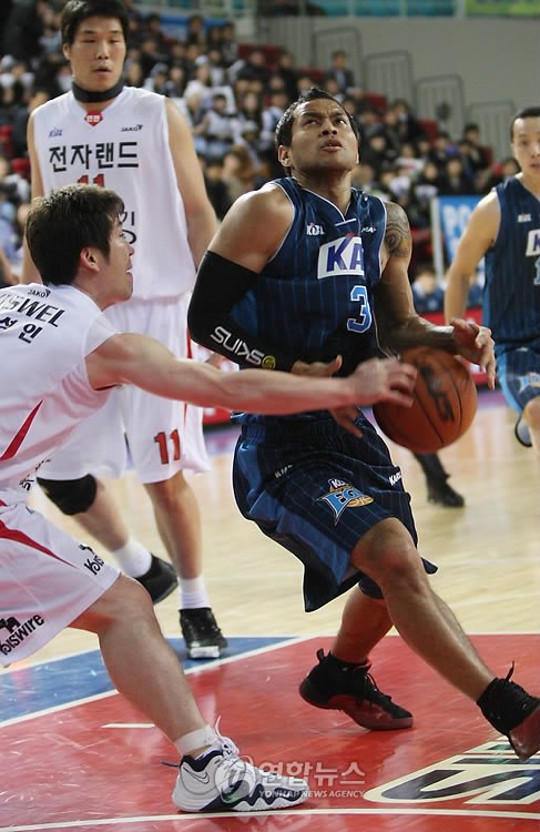 볼 놓치는 전태풍 : 네이트 스포츠