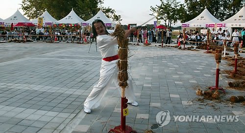 진검으로 짚단 100회 빨리베기 : 네이트 뉴스
