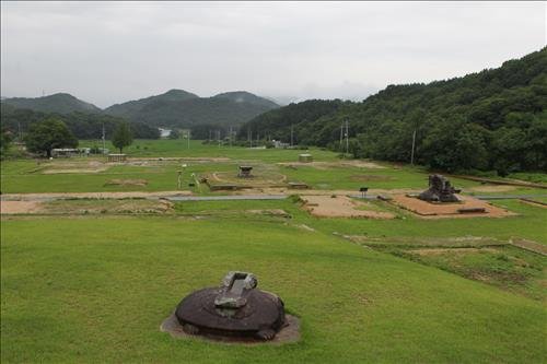 여주 고달사지 쌍사자 석등의 옥개석 : 네이트 뉴스
