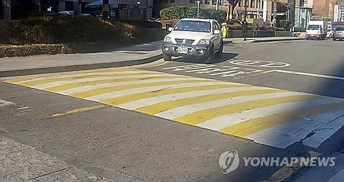 고속도로 갓길 얌체운전 장애물로 막는다 : 네이트 뉴스