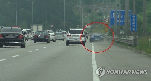 고속도로 갓길 얌체운전 장애물로 막는다 : 네이트 뉴스